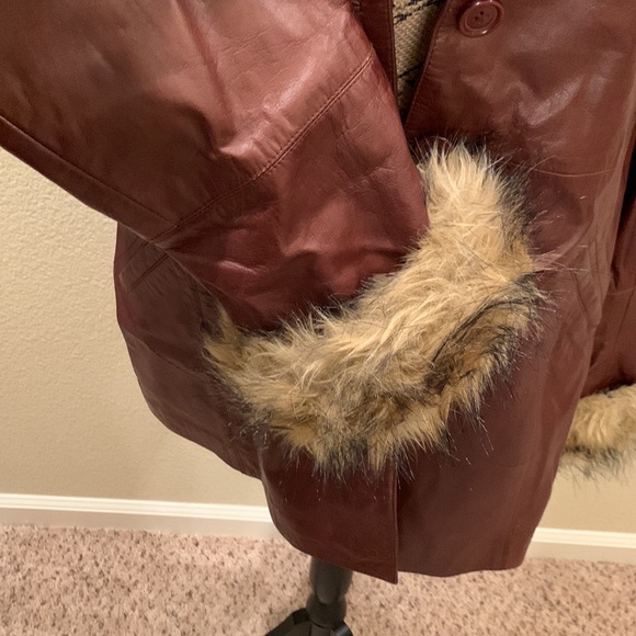 Women's Wilson Long Leather Fur Coat - Picture 6 of 13